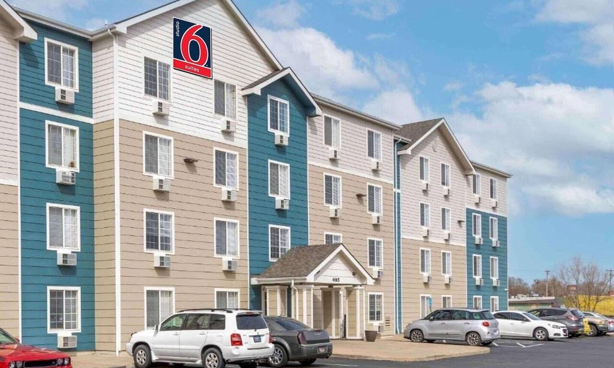 Wichita Apartment | 1 Full Bed | ADA/Tub/Smoking/Kitchen