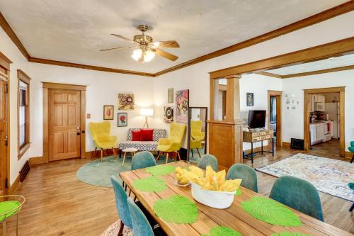 Lincoln House | 1 Mi to UNL: Group Getaway w/Game Area