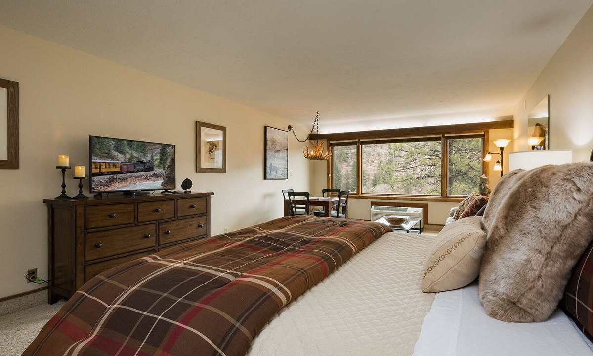 Purgatory Cabin | 10 min to Ski - Golf Resort - Views - AC/Pool/Hot Tub - Lodge #213