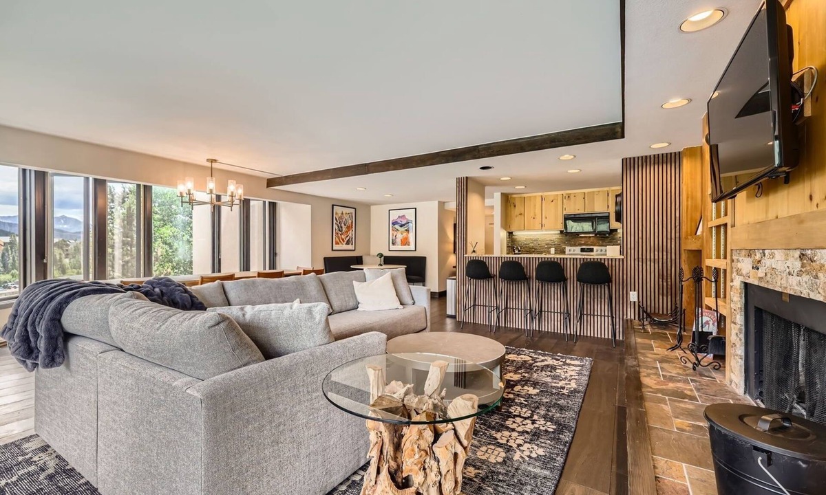 Lakeside Village Condo | 1776 Decatur 4 Bedroom Condo
