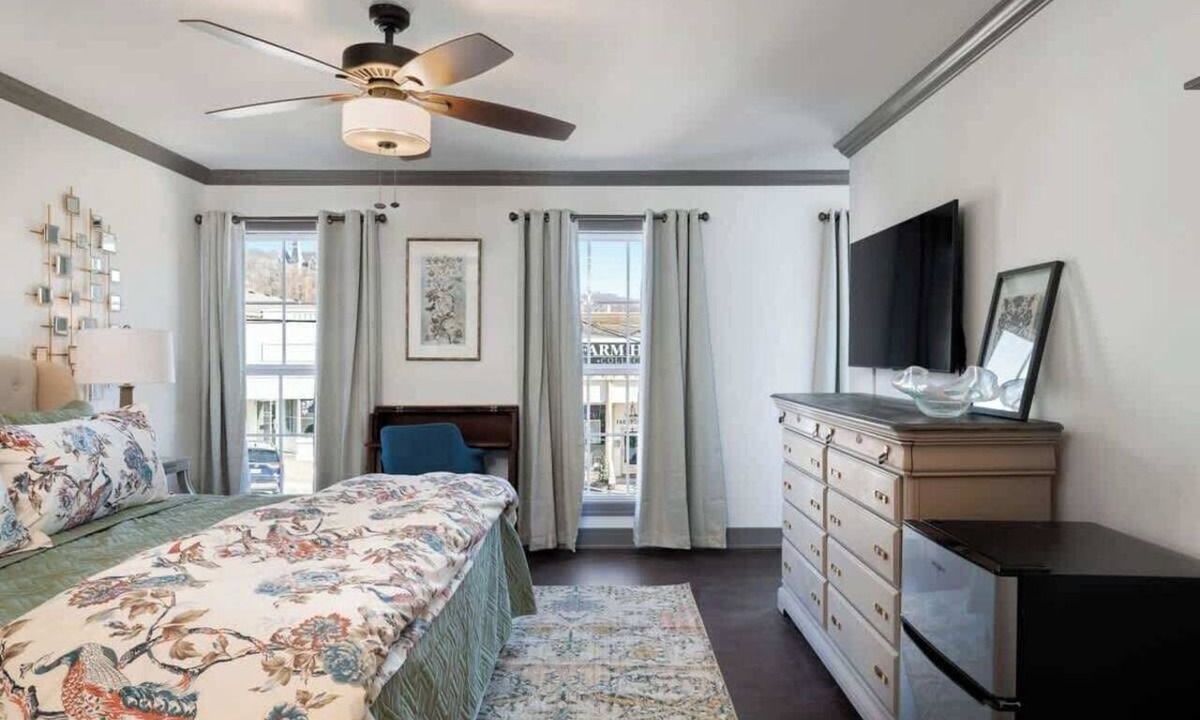 Parkville Apartment | 1BR King Suite Shopping and Dining Parkville