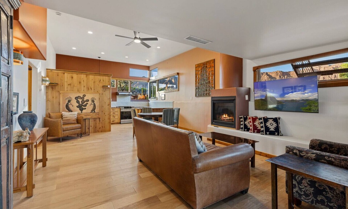 Kayenta Villa | 2 bed 2 bath in the Kayenta Art Village W/Views of the red rock cliffs.