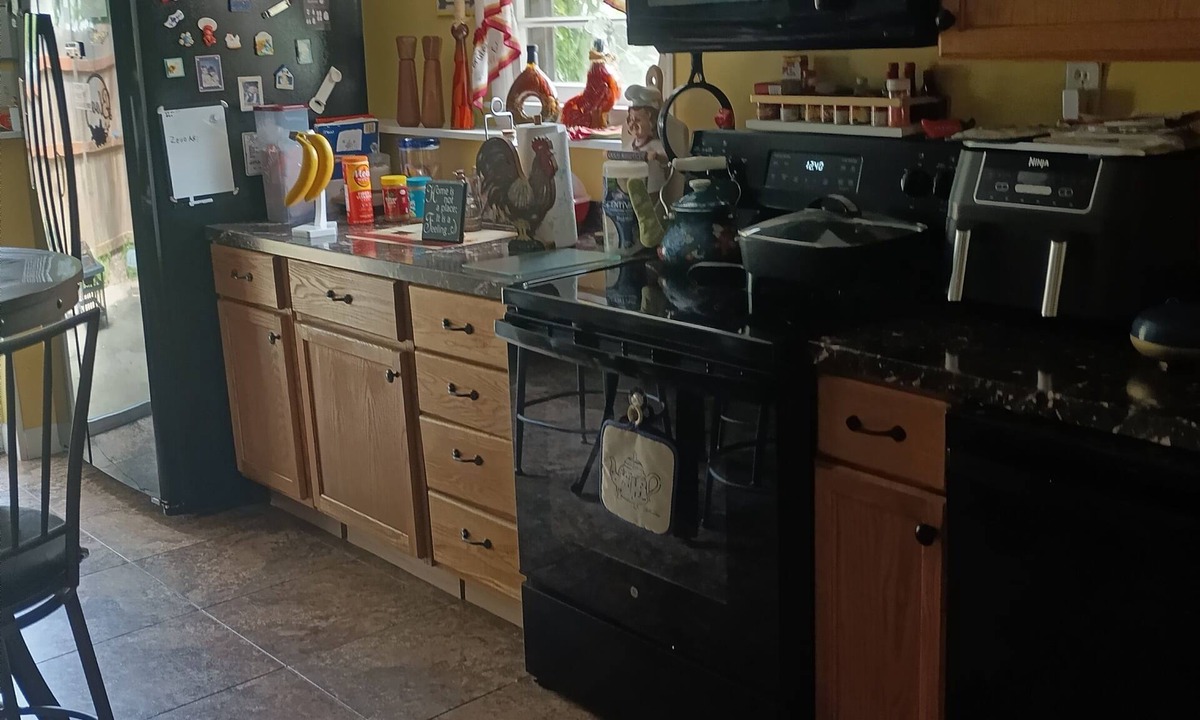 South Kansas City Bed & Breakfast | 2-bedroom bedroom in tranquil Kansas City with AC 15 min to Arrow Head