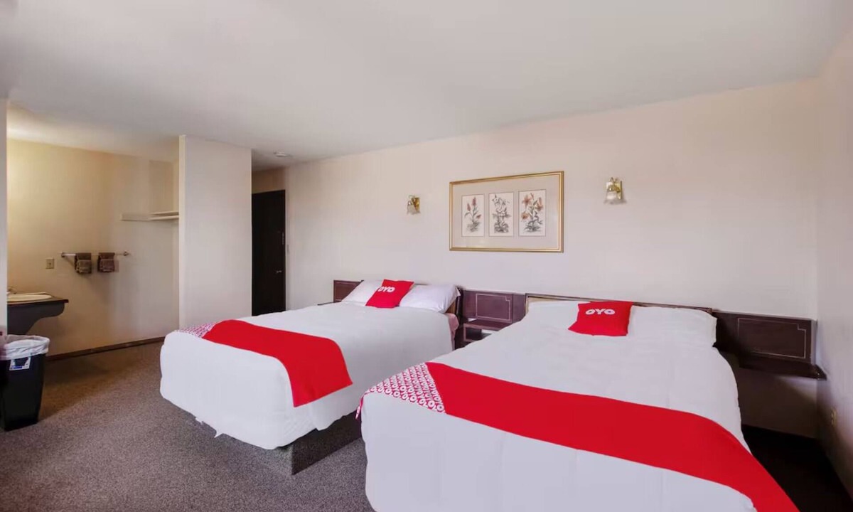 Cheyenne Wells Hotel | 2 Comfortable Rooms Setup for Family Travel & Road Trips