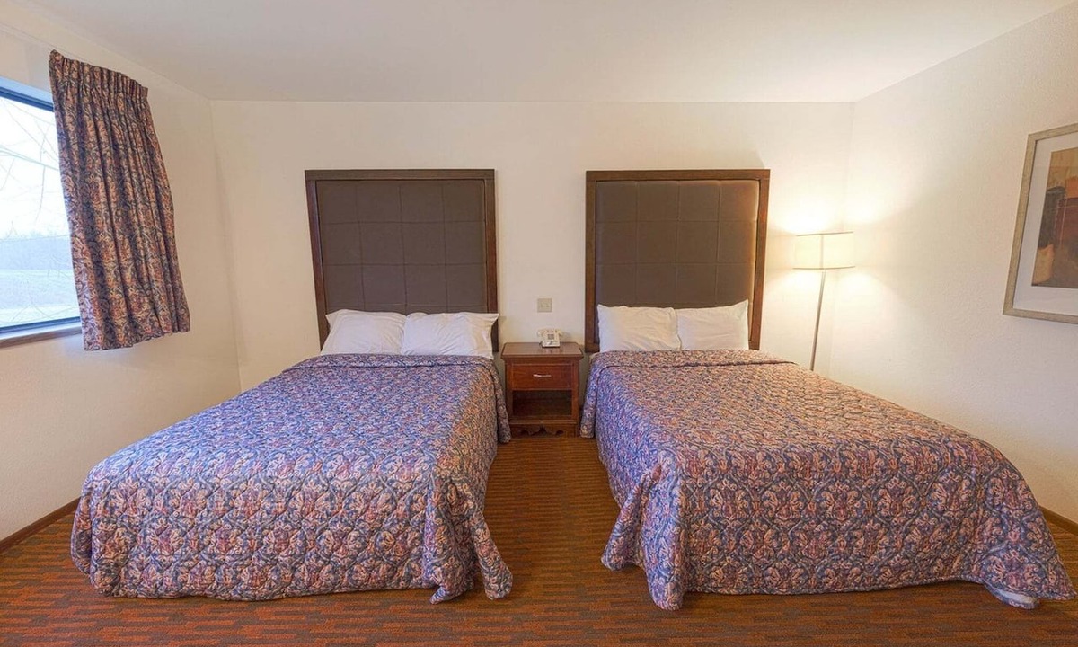 Harlan Apartment | 2 Full Beds|Non-Smoking