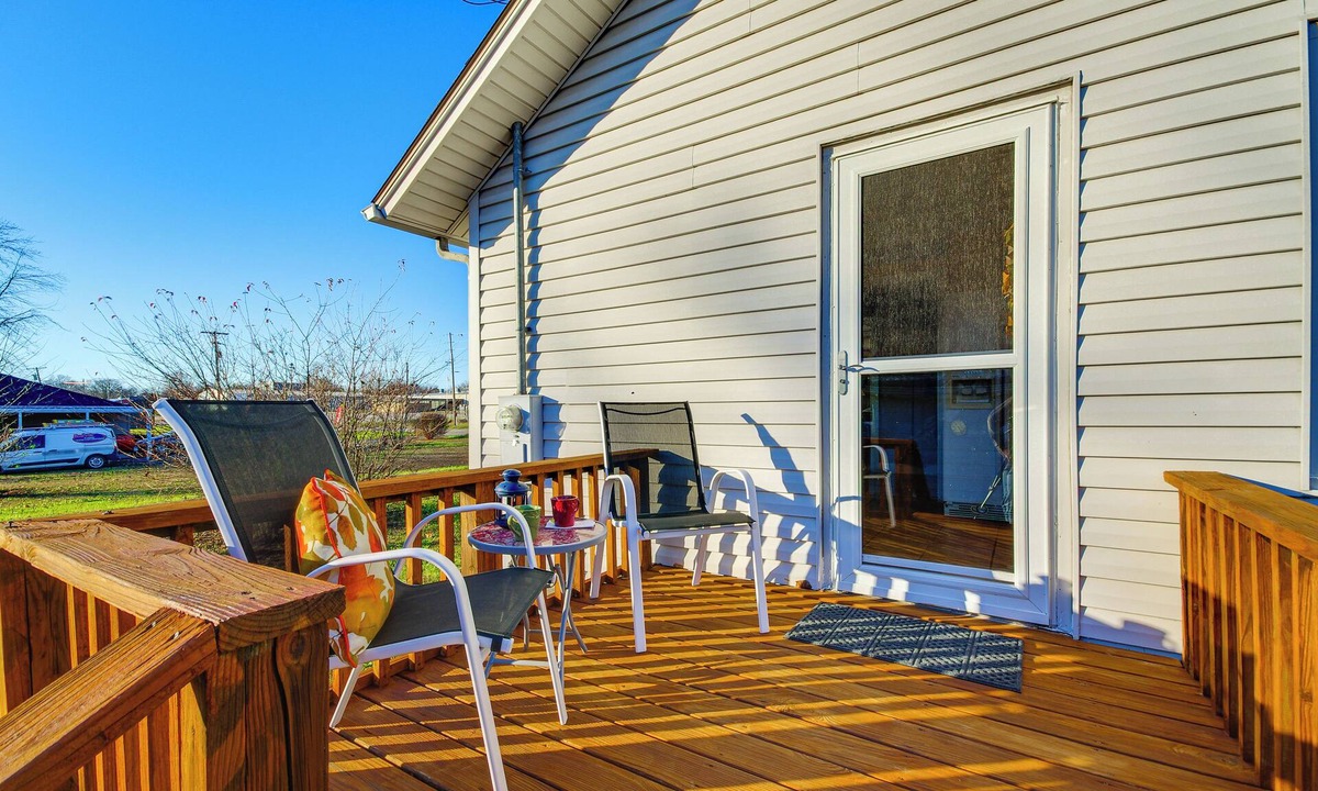 Stockton Cottage | 2 Mi to Stockton Lake: Family Home w/Grill