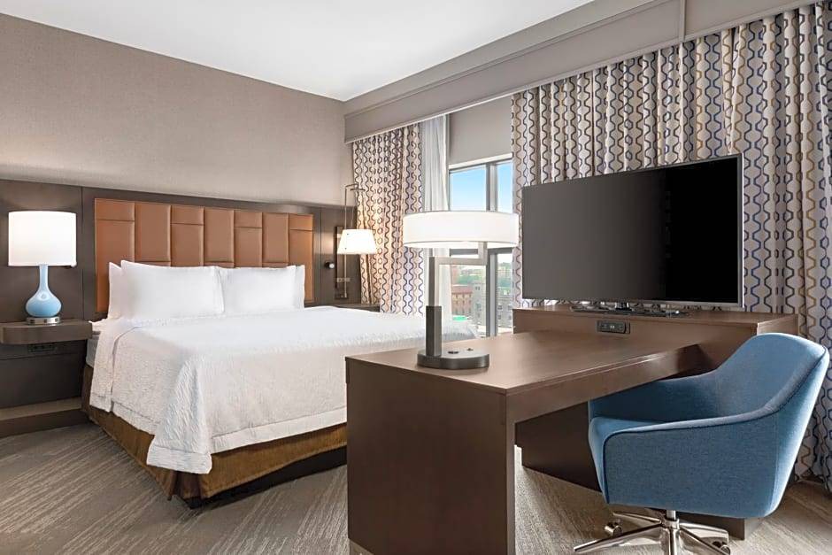 Crossroads Arts District Hotel | 2-Star Hotel ∙ Hampton Inn Suites Kansas City Downtown Crossroads