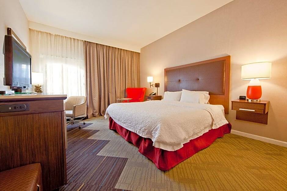 Taos Hotel | 2-Star Hotel ∙ Hampton Inn Taos