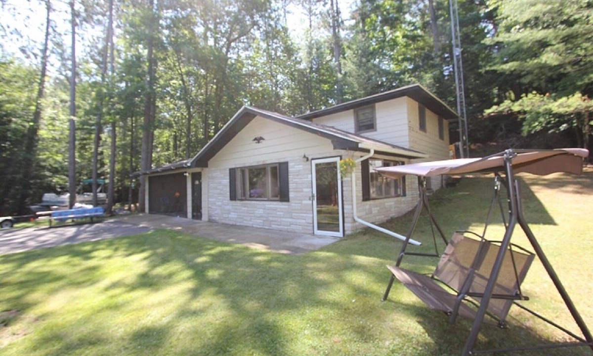 Eagle River Cabin | 3 Bedroom, 1.5 Bath House for Rent on Eagle River Chain. Yellow Birch location