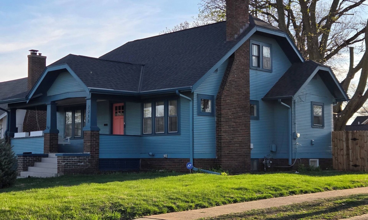 Benson House | 3-bedroom house in beautiful Omaha with cozy living spaces