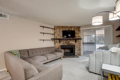 Aurora Highlands House | 3 Mi to Buckley: Convenient Condo in Aurora