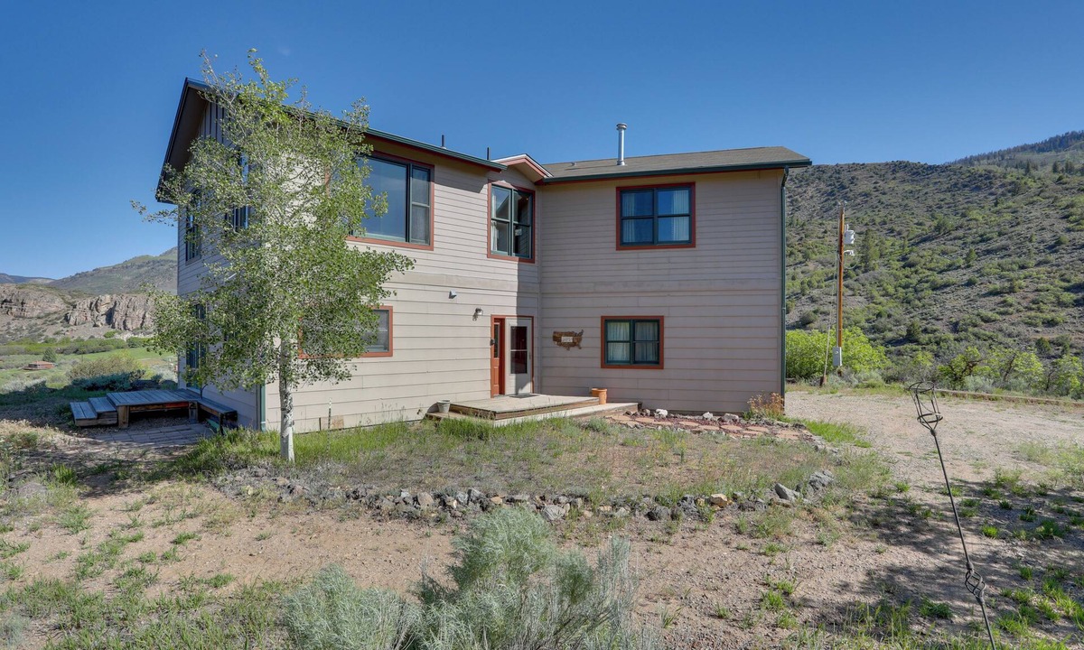 Gypsum House | 360-Degree Mountain Views! Lake Retreat in Gypsum