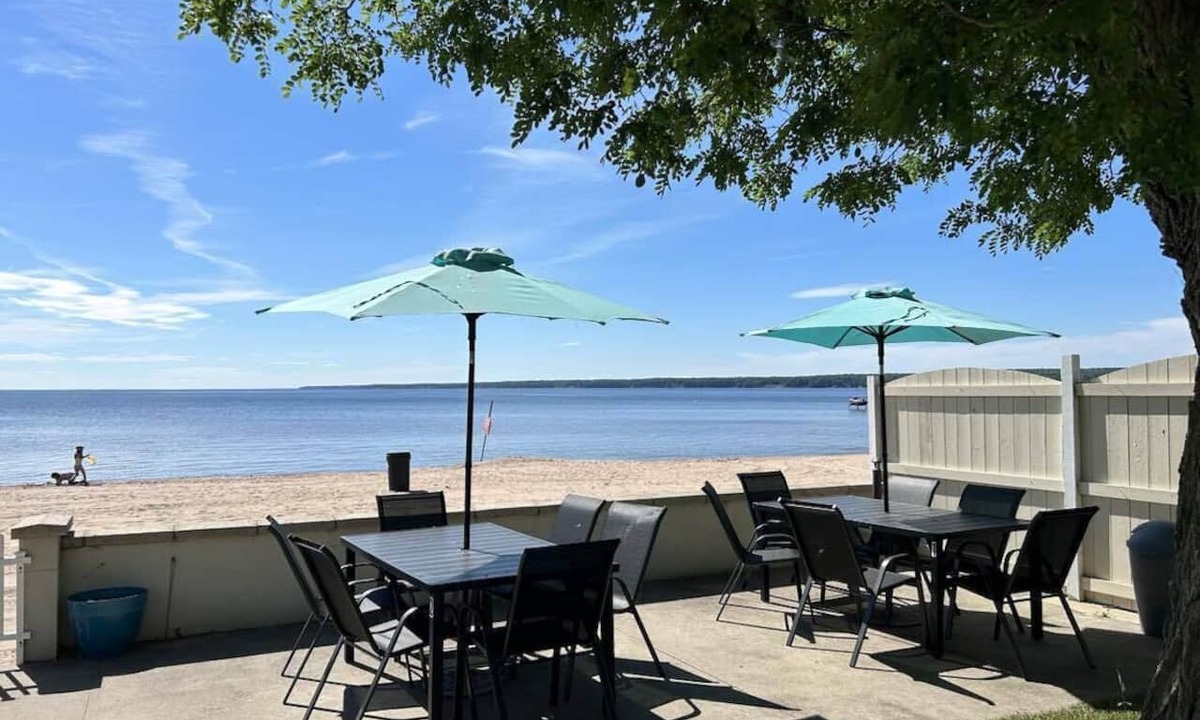 Sylvan Beach House | 3BR Beachfront Getaway – Behind Owner’s Home