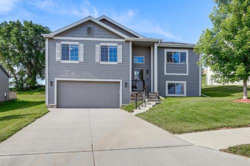 LaPlatte I House | 4 Mi to Offutt AFB - Family Home in Omaha Suburbs!