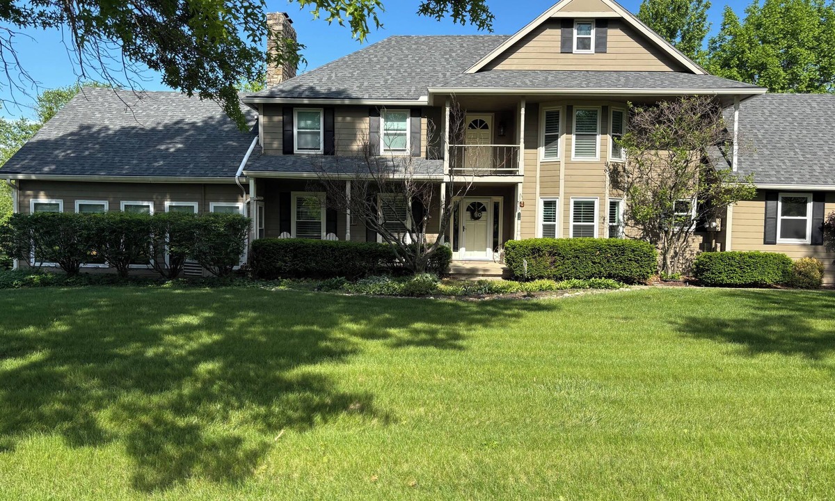 New Century House | 4bd/4ba Estate House on 2 acres/South Overland Park. 35 mins to World Cup Games!
