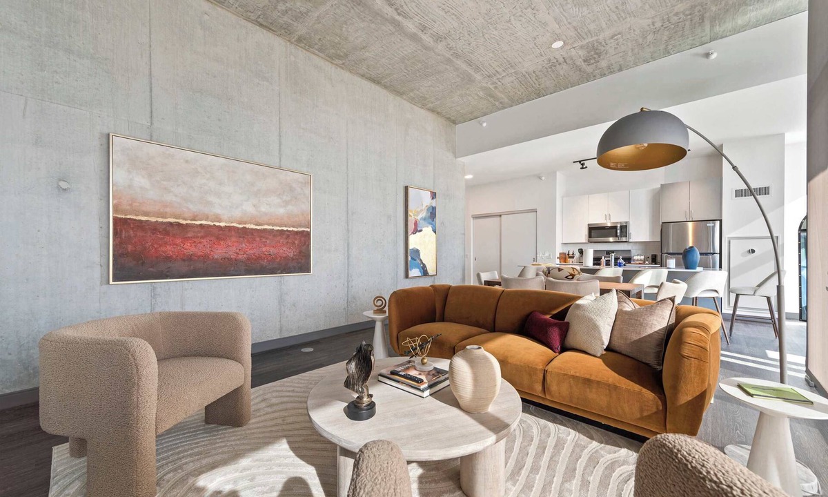 West Loop Apartment | 4BR Apt Same Floor Combo Group Stays Top Amenities