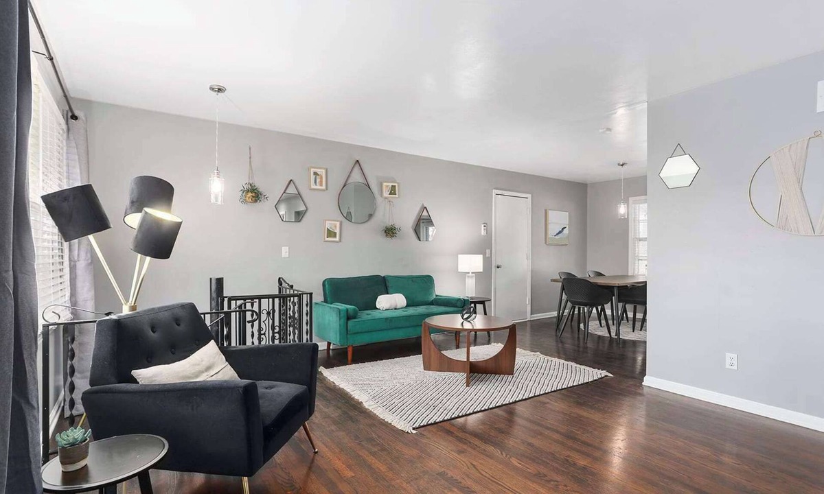 Lenexa House | 4BR KingBeds|Fenced Yard+Pets