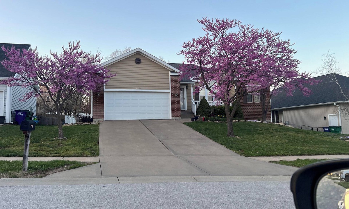 Platte City House | 5 Bedroom Pet Friendly Home 10 Minutes from Airport Perfect for World Cup.