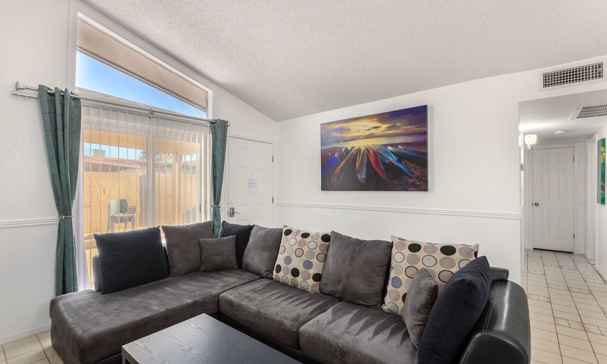 Mesa Grande Condo | 5★ Location. CUBS stadium is directly across the street!
