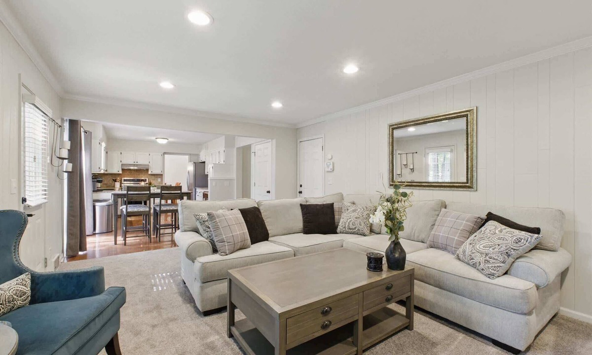 Overland Park House | 6 Beds Kings Game Room+Fenced Yard