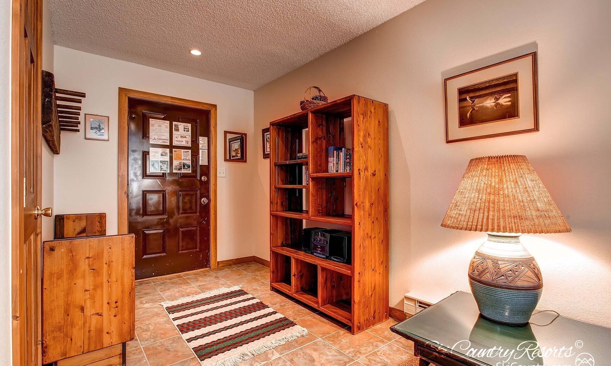 Breckenridge Condo | A Downtown Breck Oasis. Enjoy Convenience with Onsite Pool sh15