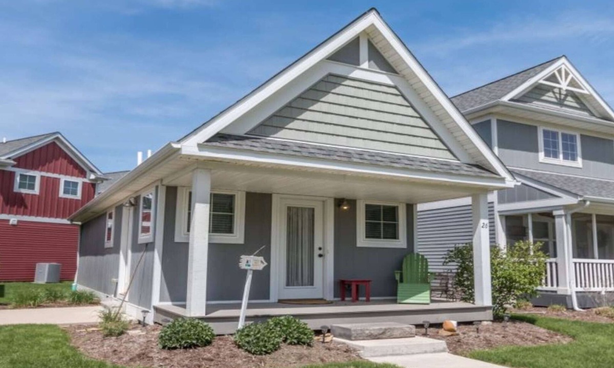 Ottawa House | A Quaint, Inviting Retreat