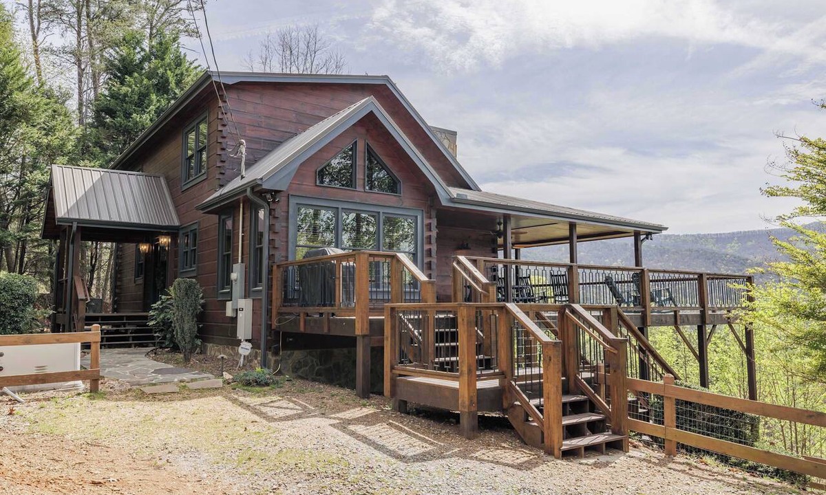 Blue Ridge Cabin | Above the Clouds: Summer Mountain Cabin with Hot Tub & Fireplace