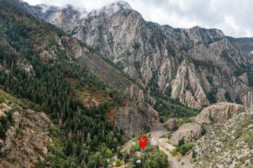 Snowbird Apartment | Adorable Studio Cabin on Big Cottonwood River