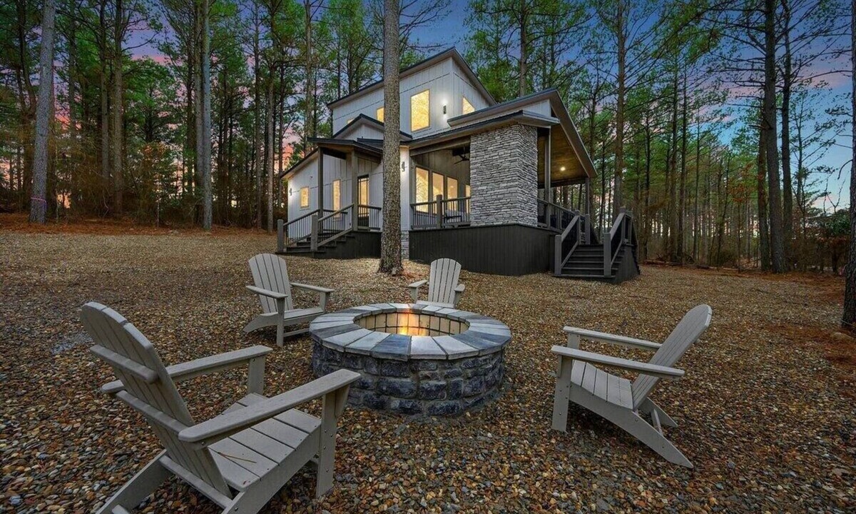 Pickens Cabin | All the Vibes + 2 Story + Shuffle Board + Split Floor Plan + Ride to ATV Trails
