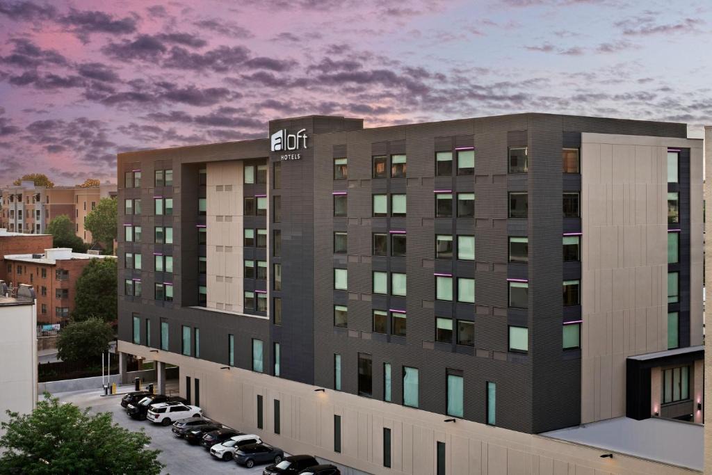 Country Club Plaza Area Hotel | Aloft by Marriott Kansas City Country Club Plaza
