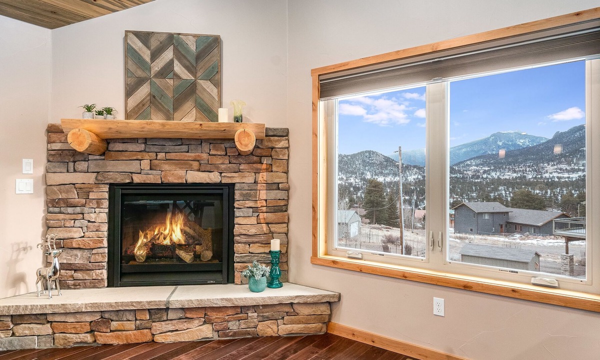 Estes Park Cabin | Alpine Sunflower Cabin—Stunning Views! Quiet location-Hot tub-Minutes to RMNP