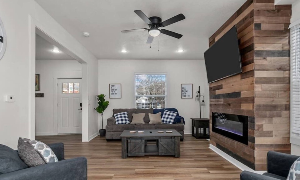 South Hyde Park House | Amazing 6 bdrm Home/Downtown KC/Near Plaza/UMKC