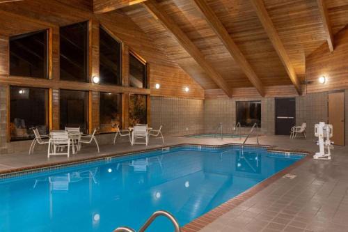 Oakdale Hotel | American Coralville Iowa City Iowa