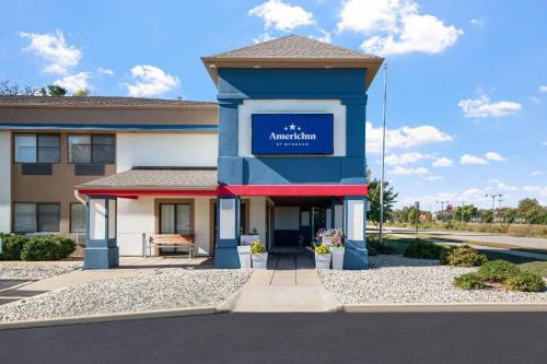 Beloit Hotel | AmericInn by Wyndham Beloit