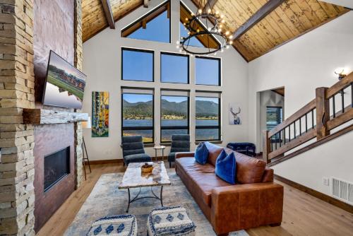 Estes Park House | Anglers Paradise - Located on Lake Estes, Fireplace, Two Large Patios, and Private Jacuzzi