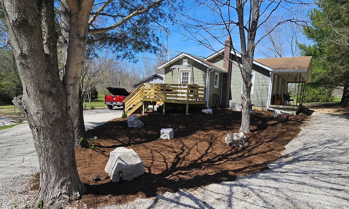 Freedom House | Artesian Spring house! 2 Bed, 2 bath, country setting, fire pit by the creek!