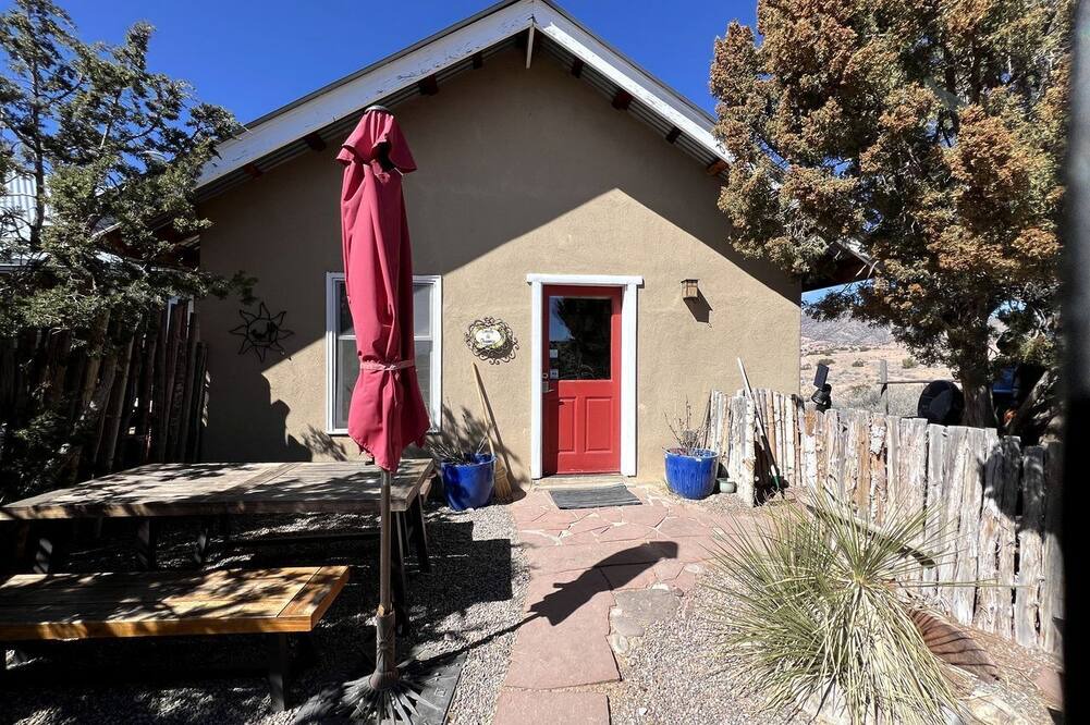 Abiquiu Cabin | Artistic Casita in Abiquiu, New Mexico with Wide Views to Pedernal Overlooking the Chama River Valley