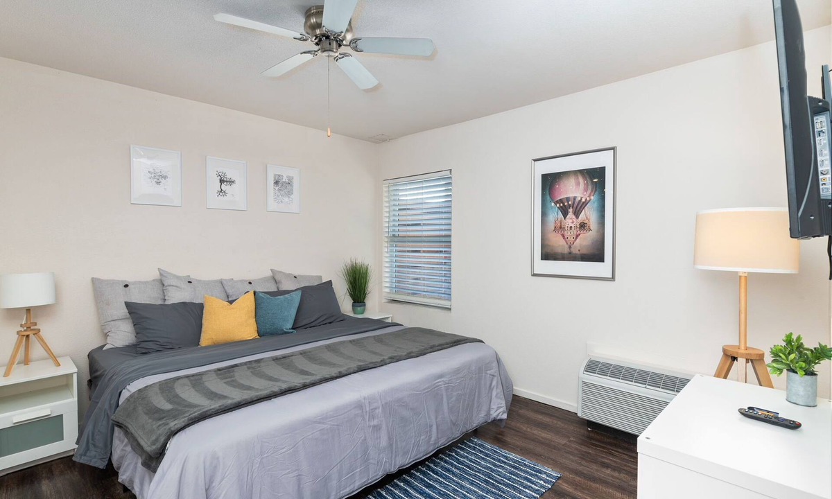 Overland Park Apartment | Autumn Seas 1 King BR Free parking Wi-Fi and Gym access Peaceful and Comfortable