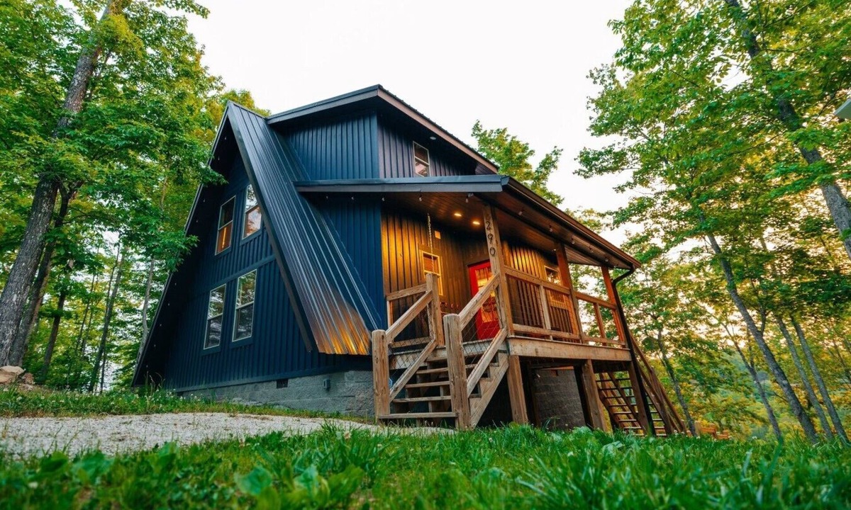 Saint Helens House | Back Yard Cliff View | Elevated Cabin | Hot Tub | Fire pit