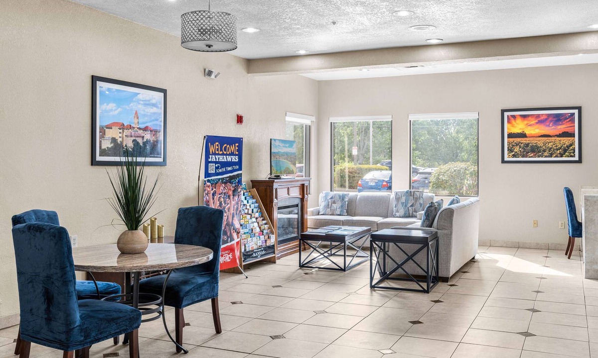 Hillcrest Hotel | Baymont by Wyndham Lawrence