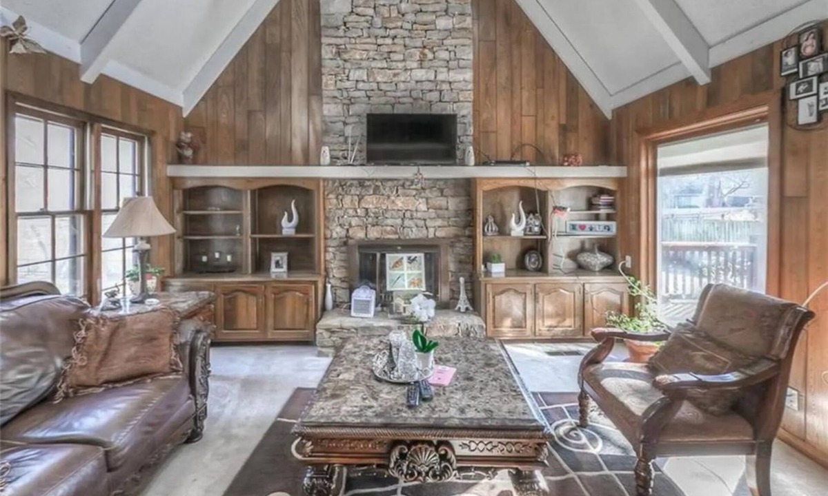 Overland Park House | BBQ, Smart T.V. WiFi, Nearby Park, Gym, kids activities