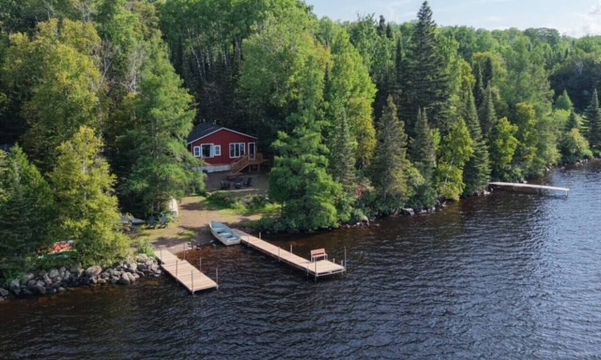 Grand Marais Cabin | Bear Cave at Devil Track Lake Cabins - New!