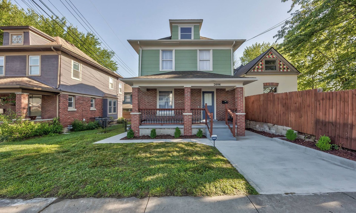 Pendleton Heights House | Beautiful 4-bedroom house with AC in delightful Kansas City + Sleeps 9