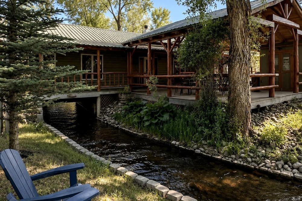 Riverside Cabin | Beautiful Cabin Comfortable for Groups in Riverside, Wyoming