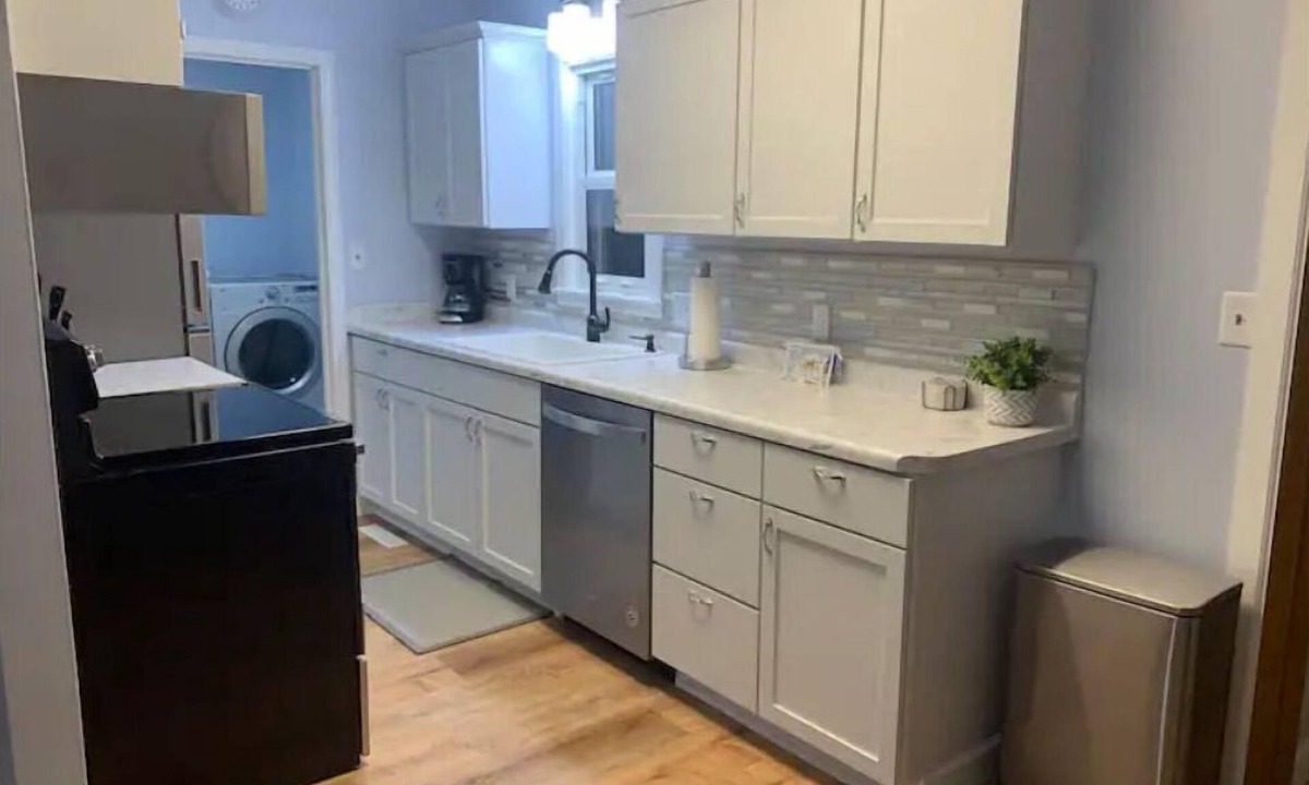 Grand Island House | Beautiful Furnished 2 Bedroom House with Garage