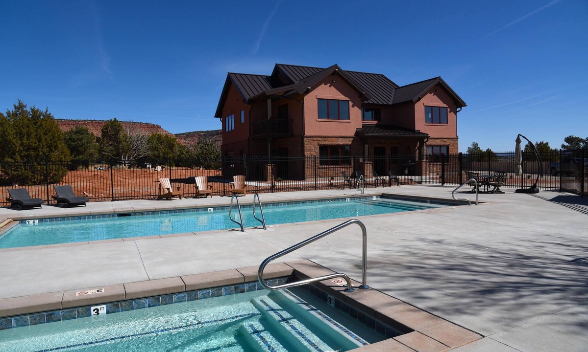 Kanab Cabin | Beautiful Lodge With Private Pool, Hot Tub, and Pickleball Court