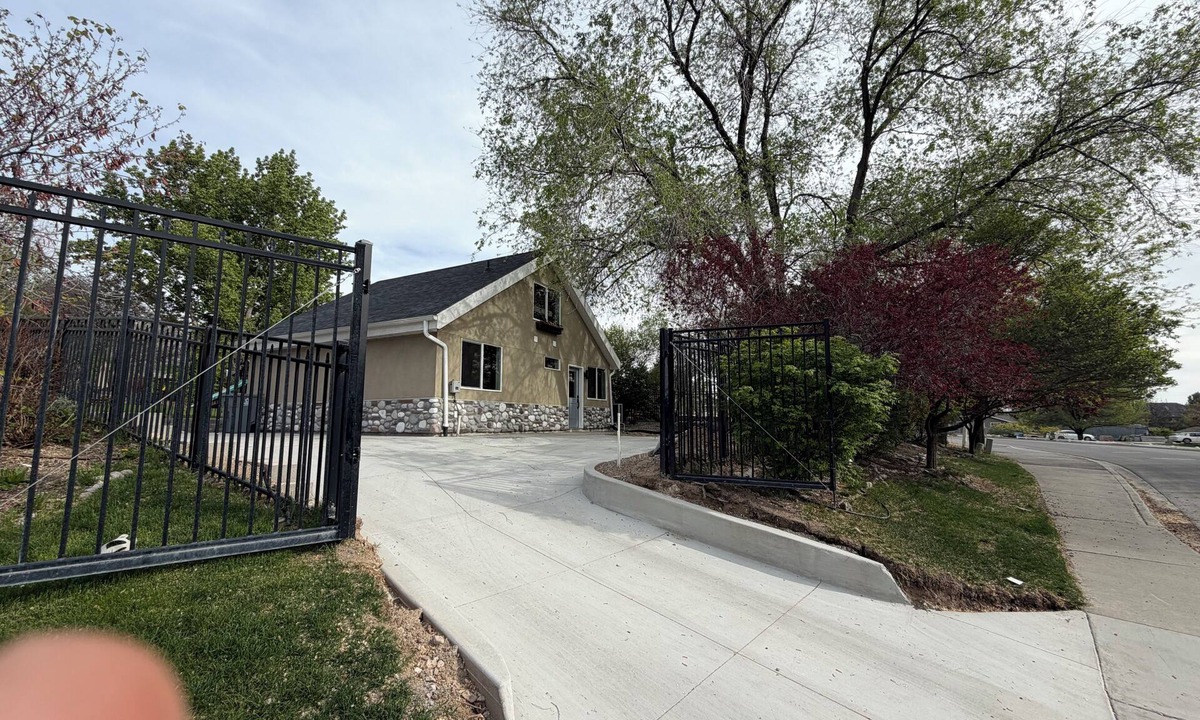 Lindon Cottage | Beautiful, new 2-bed + loft cottage in quiet Lindon by temple. Sleeps 6. Gated.