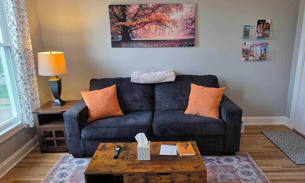 Downtown Apartment | Beautifully Renovated 1 Bed, 1 Bath, Pet-Friendly Apt, 2 Blks From State Capitol