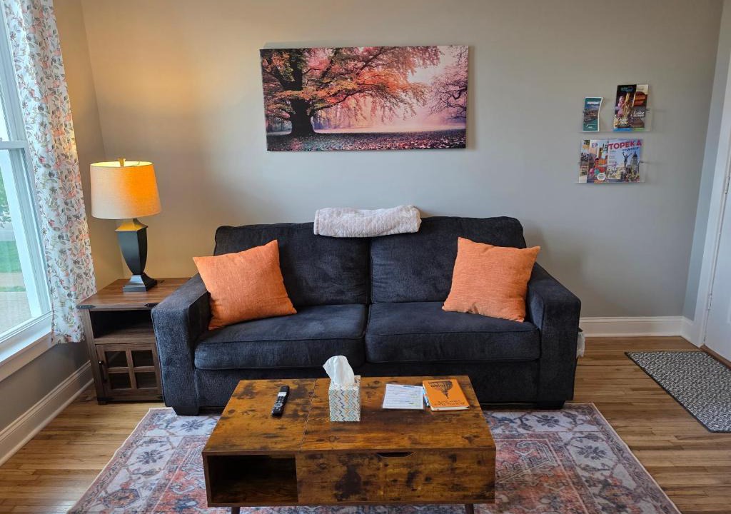 Downtown Apartment | Beautifully Renovated Downtown 1 Bed 1 Bath Apt, Pet Friendly