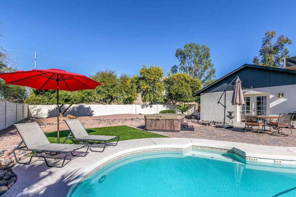 Honeyridge Manor House | Bell Villa - Resort Living - Pool - Location - Events